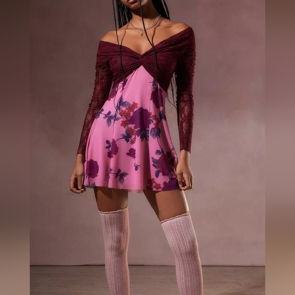 Urban Outfitters Kimchi Blue Sydney Off Shoulder Mini Dress in Pink Combo NWT - Picture 5 of 10